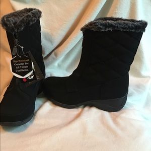 Khombu Winter boot in black and silver