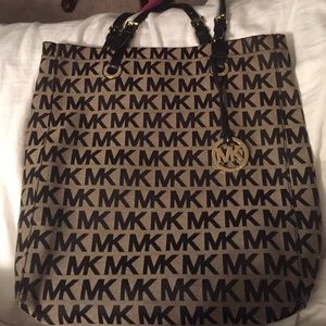 Michael Kors Monogram tote bag BRAND NEW CONDITION