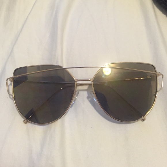 GOLD/SMOKE OVERSIZED SUNGLASSES