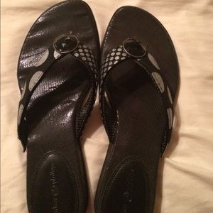 Black sandals that top can be changed