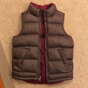 Reversible puffer vest
