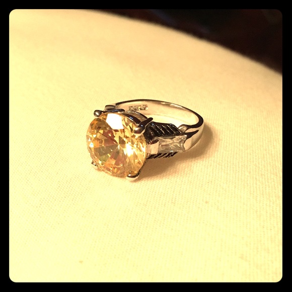 Canary yellow cocktail ring set in 18k GE