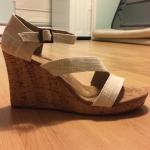 Natural linen with cork wedge shoe