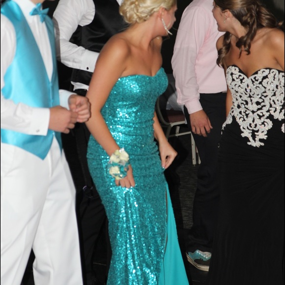 Turquoise Prom/Formal Dress - Picture 2 of 4
