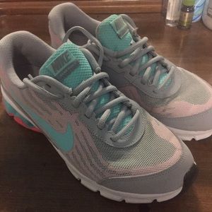 Nike Reax Sneakers