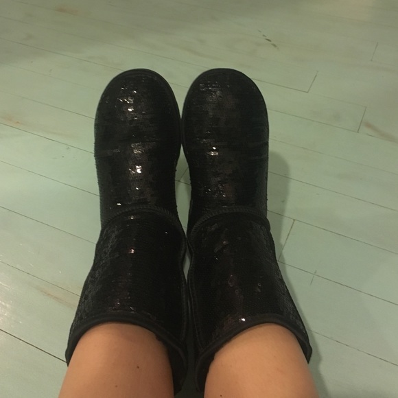Black sparkled uggs