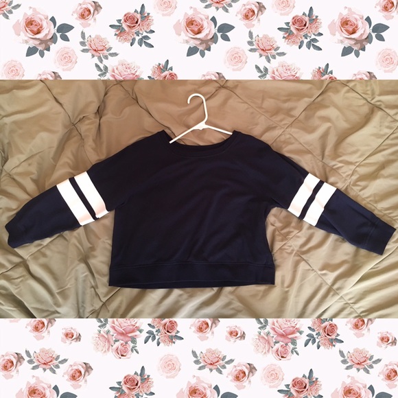 Cute athletic crop top!