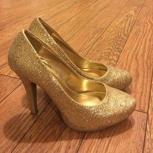 Gold pumps