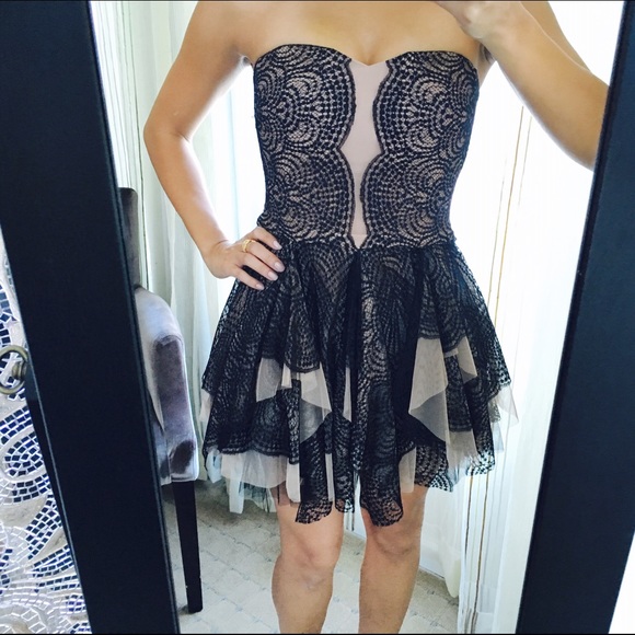 BCBGMAXAZRIA Norelle Strapless cocktail dress - Picture 3 of 4