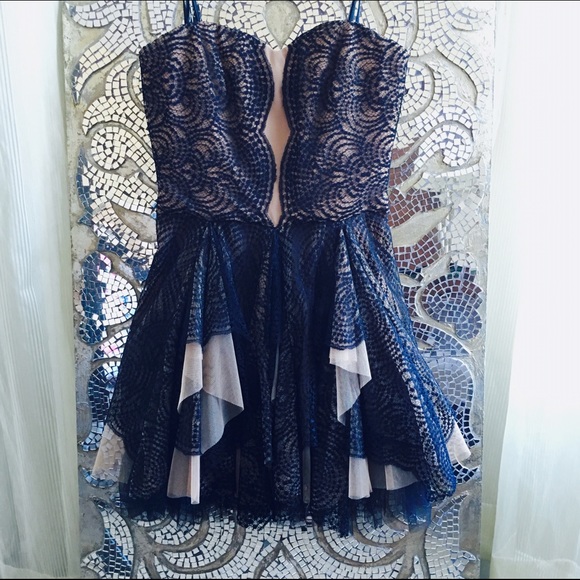 BCBGMAXAZRIA Norelle Strapless cocktail dress - Picture 2 of 4