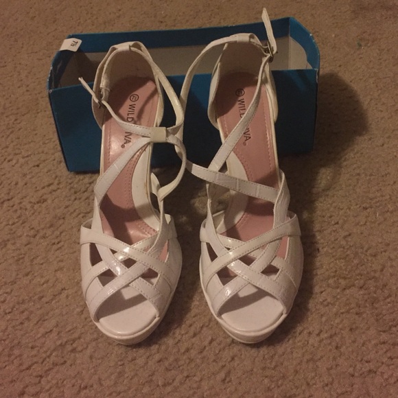 Size 7 1/2 - Picture 1 of 1
