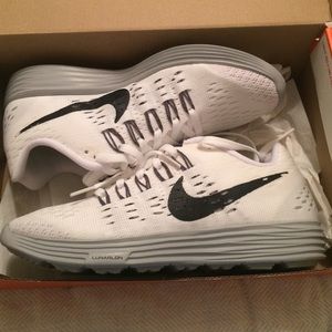 BRAND NEW Nike tennis shoes