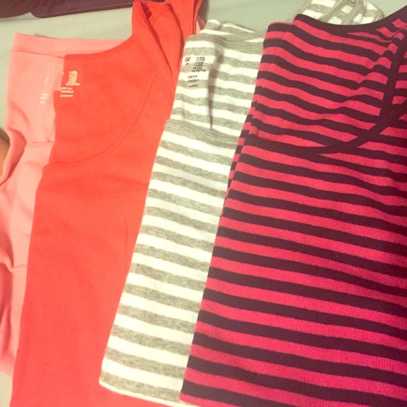💕 4 ribbed tanks💕