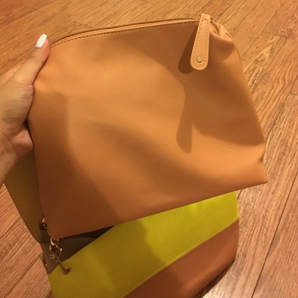 Purse - Picture 3 of 4