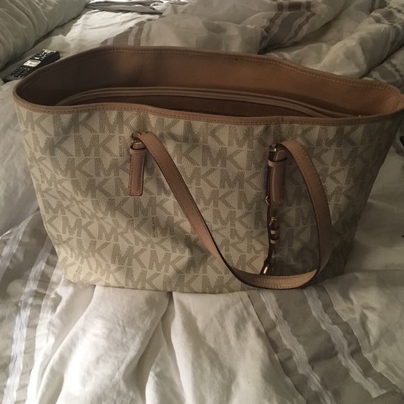 Michael Kors Handbags - Michael kors vanilla large tote signature