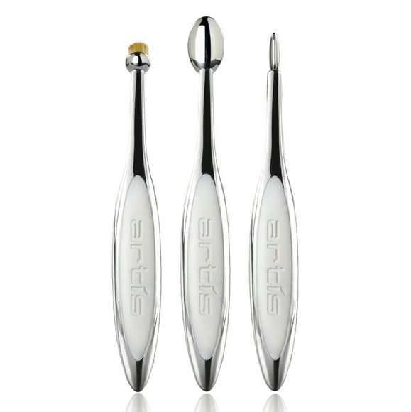 Artis makeup brushes