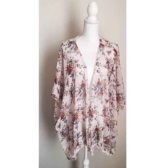 Sold ❌ Floral Kimono - Picture 2 of 4