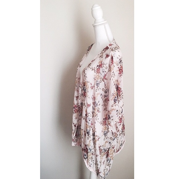 Sold ❌ Floral Kimono - Picture 3 of 4