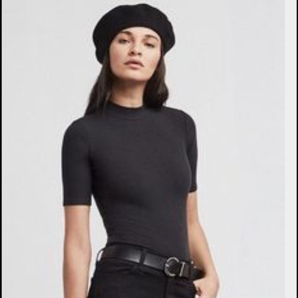 Reformation turtle neck XS
