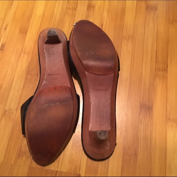 YVES SAINT LAURENT Leather Sandals. Kitten Heel- 8 - Picture 3 of 4