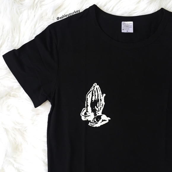 UNIF Tops - ❤️LAST CHANCE❤️ young god praying hands tee shirt