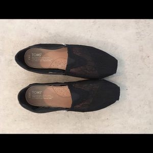 BLACK LACE TOMS