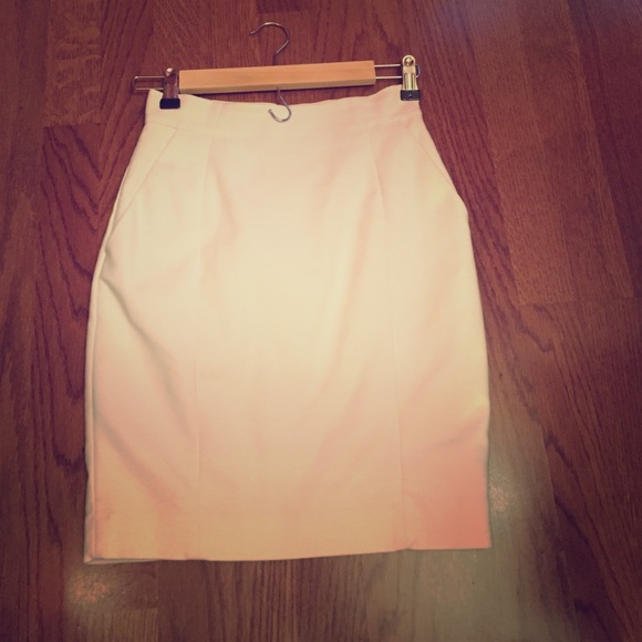 H&M white fitted skirt