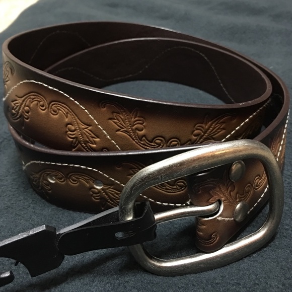 M/L BNWT BELT