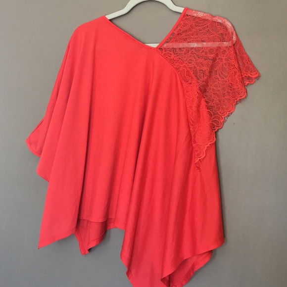 Lace shoulder asymmetrical top - Picture 2 of 3
