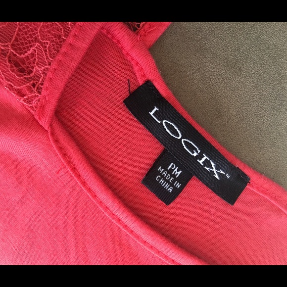 Lace shoulder asymmetrical top - Picture 3 of 3