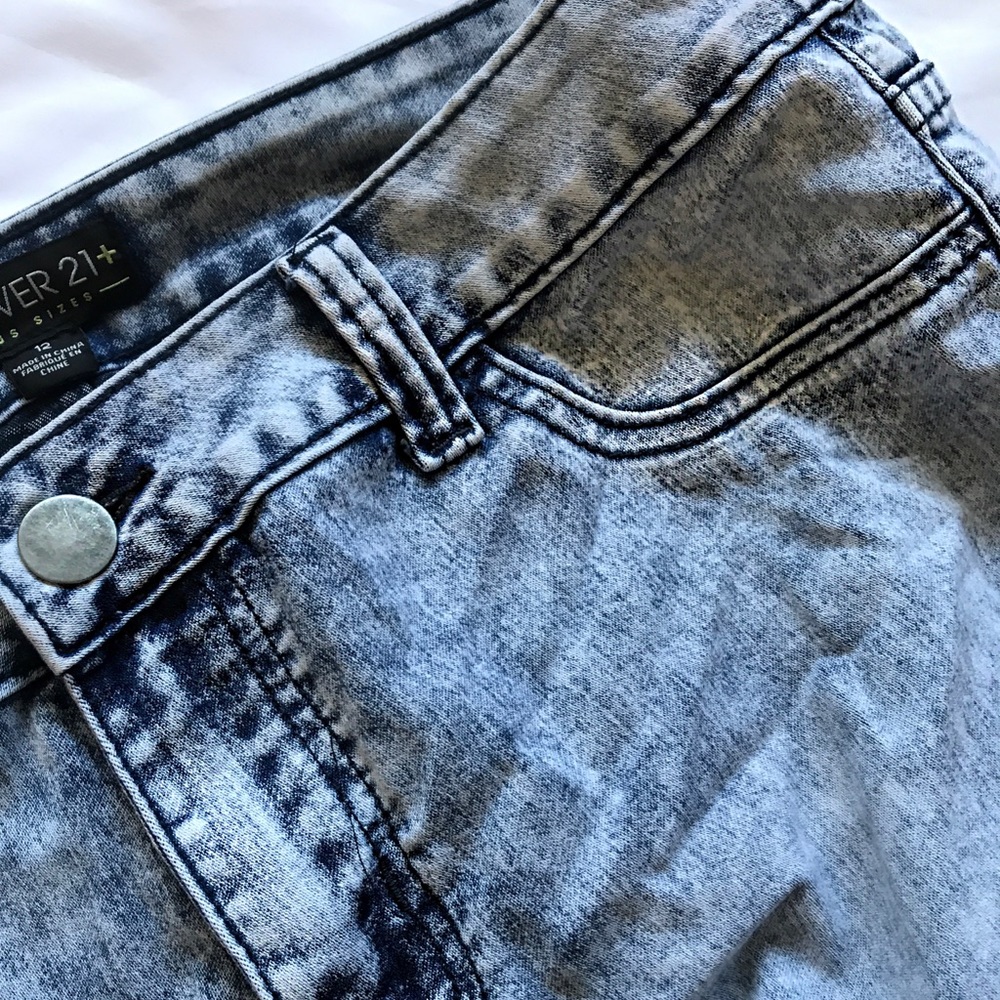 FOREVER21 Skinny Acid Wash Pants