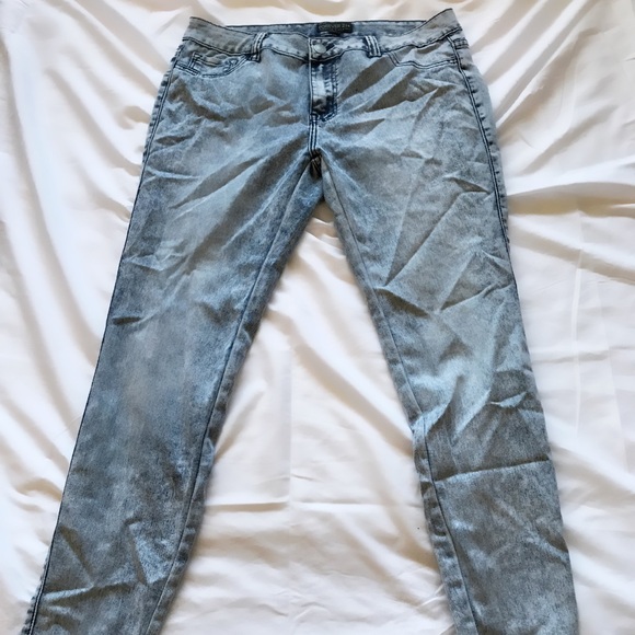 FOREVER21 Skinny Acid Wash Pants - Picture 2 of 4