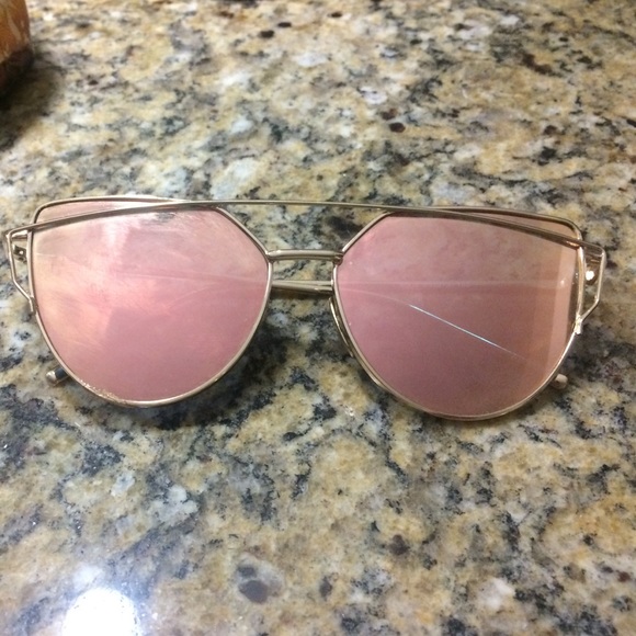 Gorgeous sunglasses!