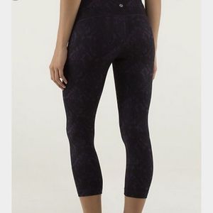 Black Lululemon Athletica Wunder Under Capris