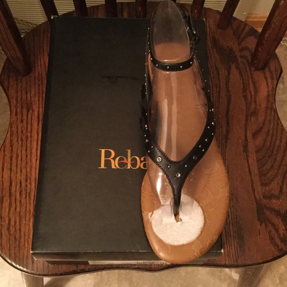Leather flip flops