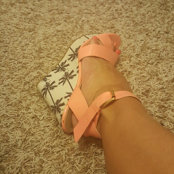 Forever 21 coral wedges - Picture 3 of 4