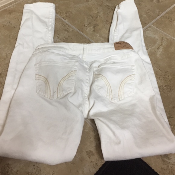 White HOLLISTER skinny jeans. - Picture 4 of 4