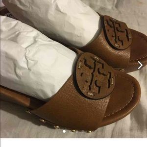 Tory burch 8 1/2. Less on ♏️. 💗