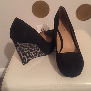 Suede leopard wedges