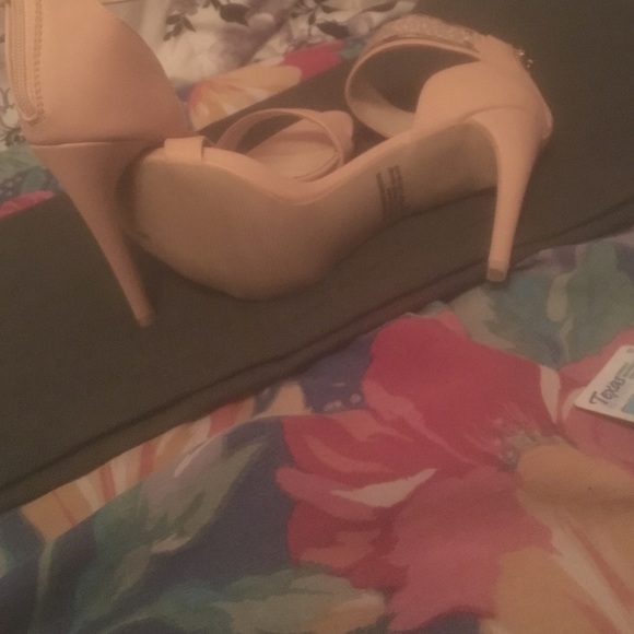 Shoes - Picture 2 of 3