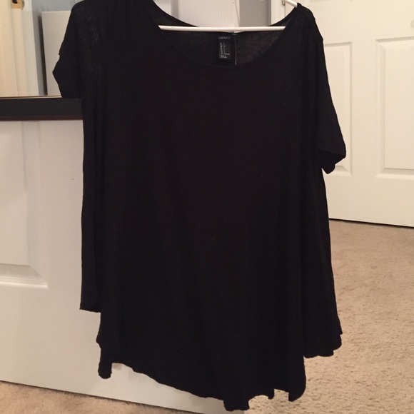 FOREVER 21 BLACK FLOWY TOP