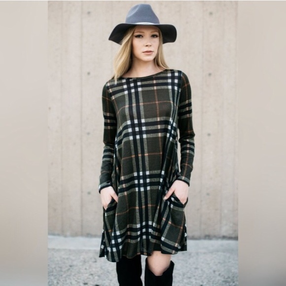 Only 2 XL's left 🆕Plaid Shift Dress - Picture 2 of 3