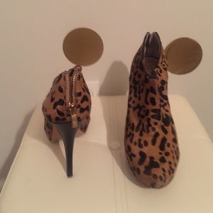 Vince Camuto leopard booties