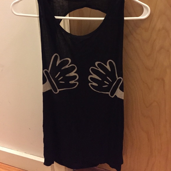 Black muscle tee