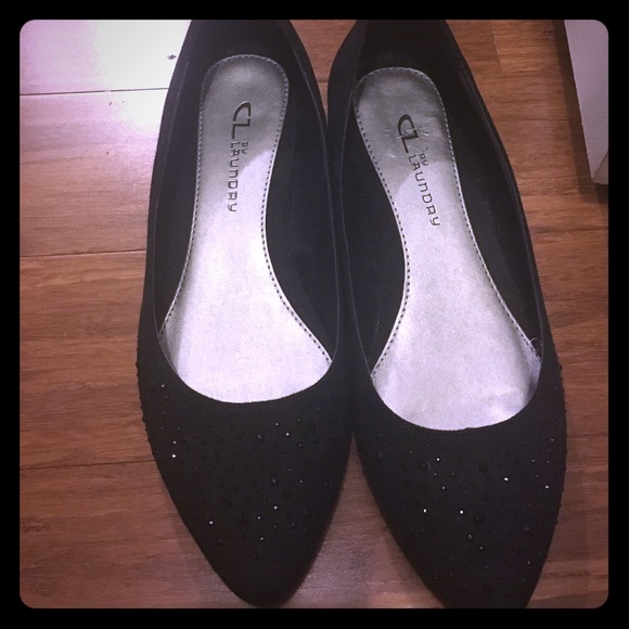 Super cute black flats!