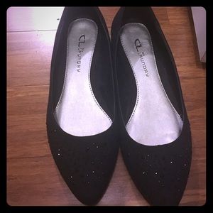 Super cute black flats!