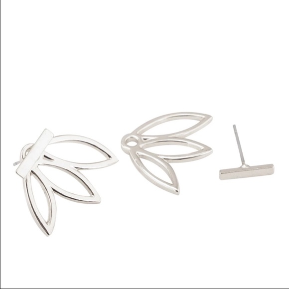 NEW🔥 Double Sided Lotus Earring Studs - Picture 4 of 4