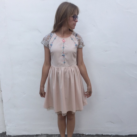 ModCloth Dresses & Skirts - ModCloth embroidered & lace dress