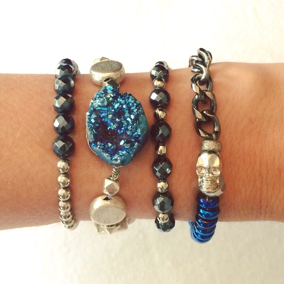 Blue Metallic Skull Chain Bracelet - Picture 2 of 2