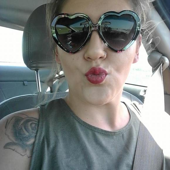 Meet your Posher, Cassie - Picture 1 of 1